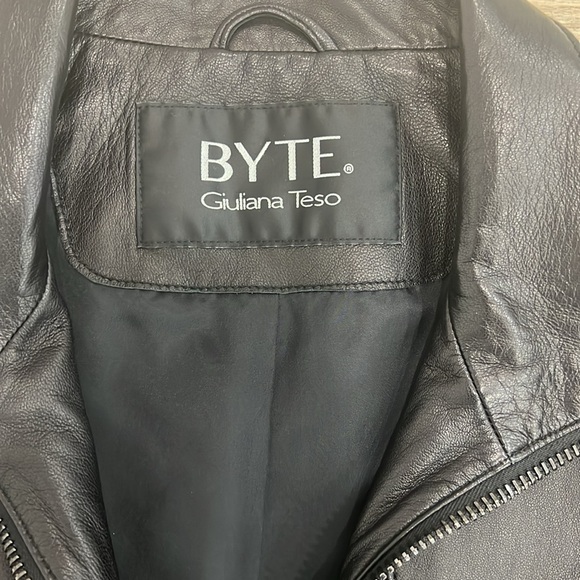 GIULIANA TESO DESIGNER LEATHER JACKET. SIZE 40 which size small. - Picture 2 of 16